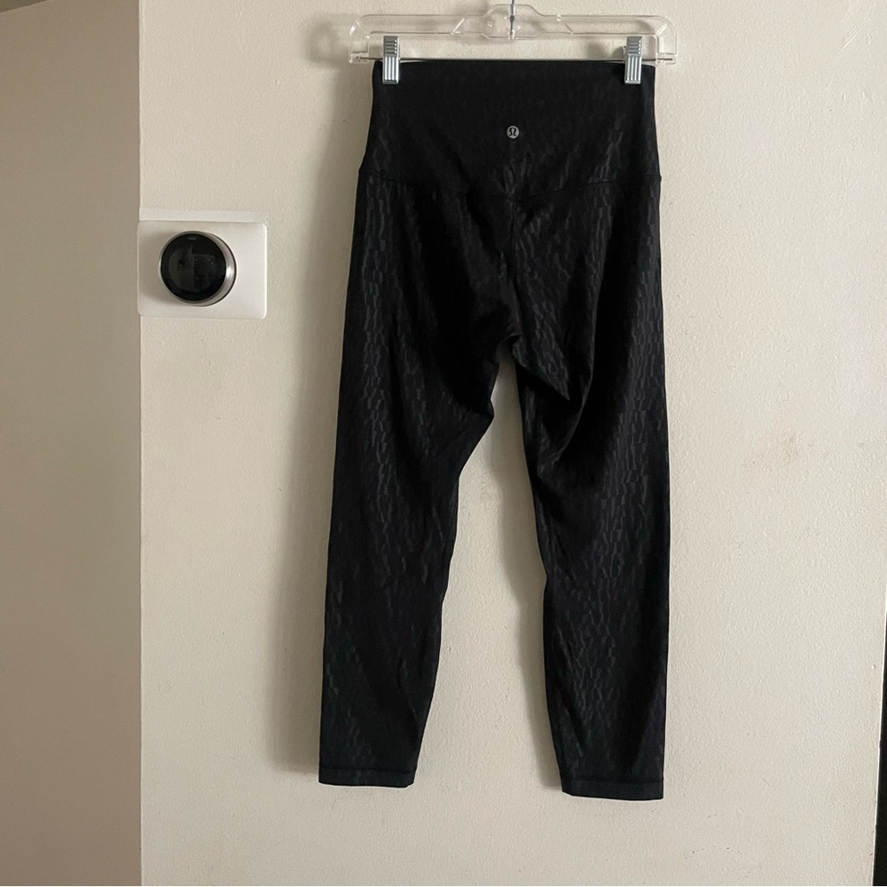 Lululemon crop leggings size 6